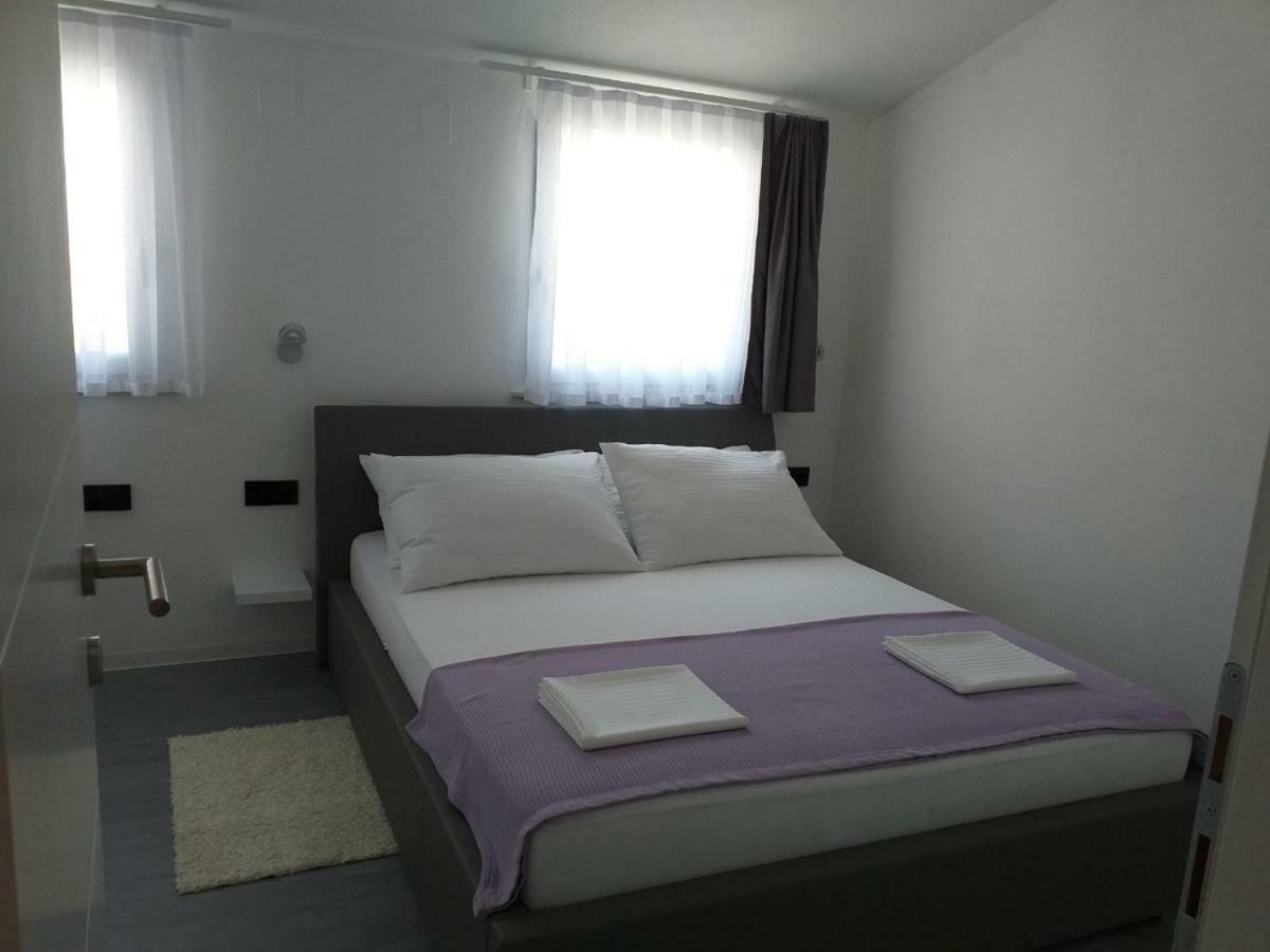 Ferienwohnung Mayana Cesarica Exterior foto
