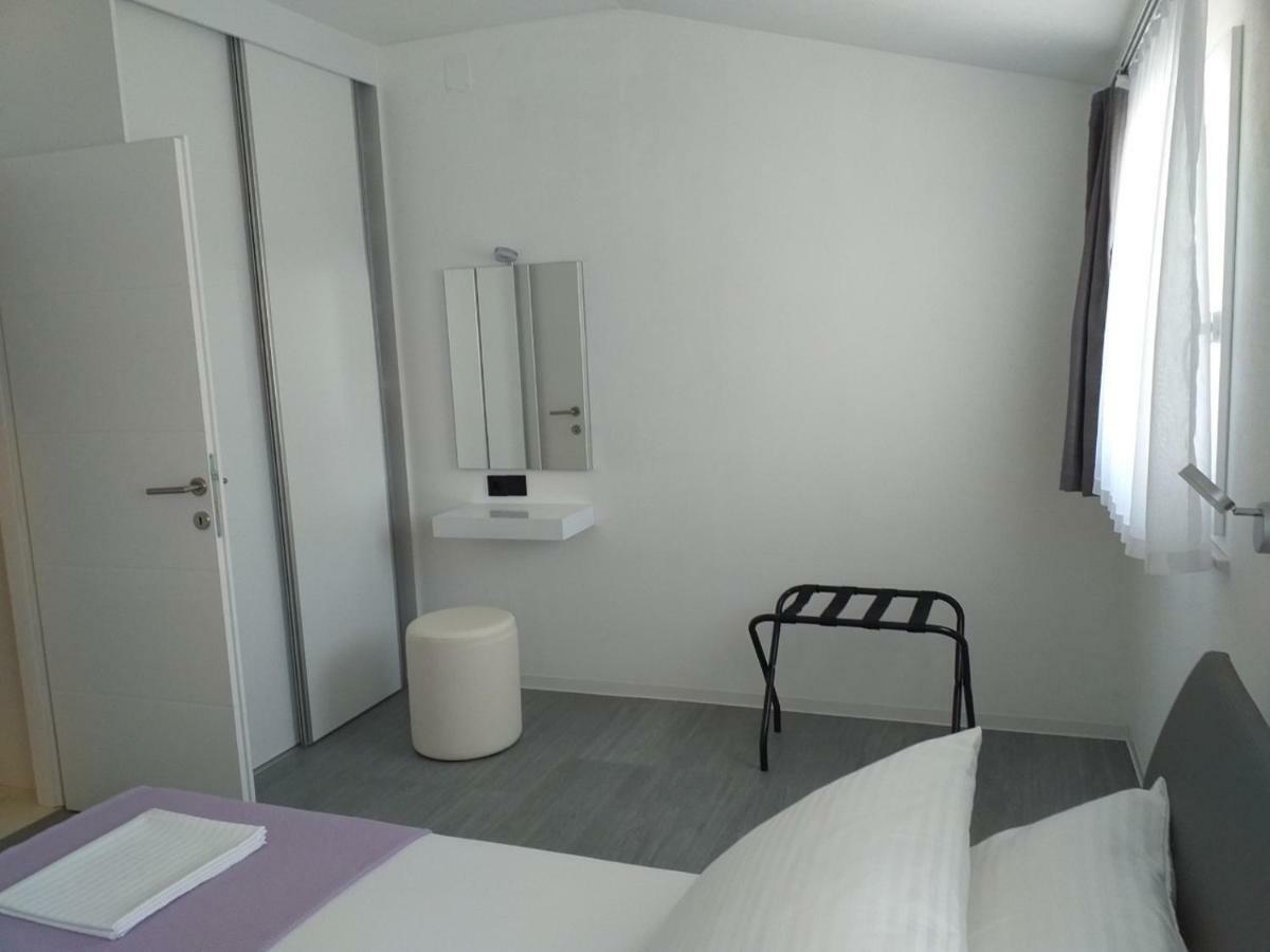 Ferienwohnung Mayana Cesarica Zimmer foto